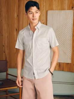 Faherty Brand Movement Short-Sleeve Shirt in Ivory Cliff Floral