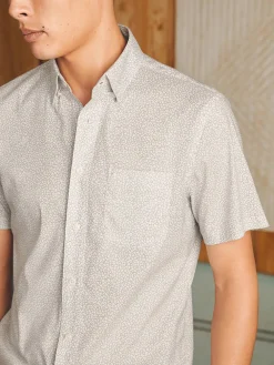 Faherty Brand Movement Short-Sleeve Shirt in Ivory Cliff Floral